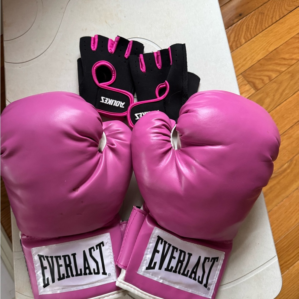 Boxing and weight lifting gloves